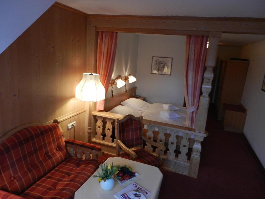 Parkhotel Zum Stern Oberaula Rom bilde